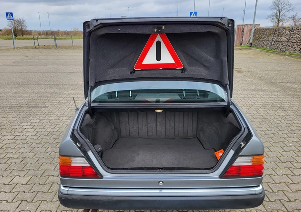 Mercedes-Benz W124 (1984-1993) cena 19500 przebieg: 183500, rok produkcji 1992 z Tuszyn małe 232